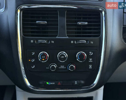 Серый Додж Гранд Караван, объемом двигателя 3.6 л и пробегом 147 тыс. км за 15950 $, фото 23 на Automoto.ua