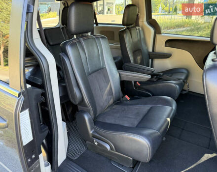 Серый Додж Гранд Караван, объемом двигателя 3.6 л и пробегом 147 тыс. км за 15950 $, фото 36 на Automoto.ua