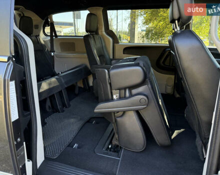 Серый Додж Гранд Караван, объемом двигателя 3.6 л и пробегом 147 тыс. км за 15950 $, фото 37 на Automoto.ua