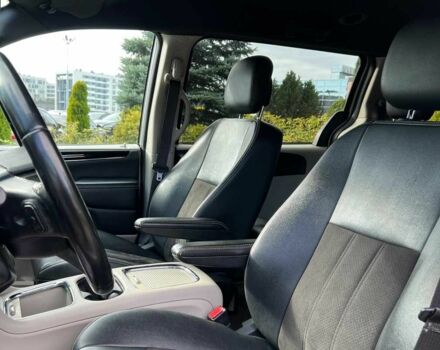 Серый Додж Гранд Караван, объемом двигателя 3.6 л и пробегом 140 тыс. км за 16500 $, фото 8 на Automoto.ua