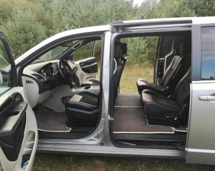 Серый Додж Гранд Караван, объемом двигателя 3.6 л и пробегом 140 тыс. км за 376 $, фото 1 на Automoto.ua