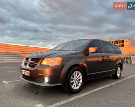 Серый Додж Гранд Караван, объемом двигателя 3.61 л и пробегом 137 тыс. км за 18400 $, фото 2 на Automoto.ua