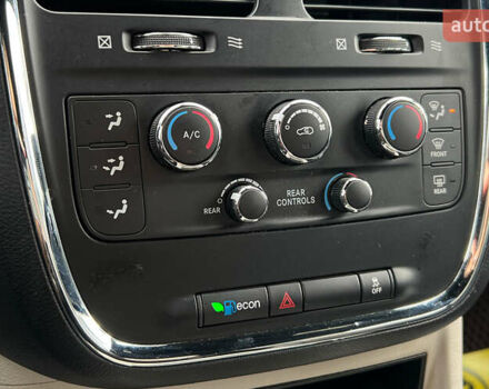 Серый Додж Гранд Караван, объемом двигателя 3.61 л и пробегом 140 тыс. км за 16500 $, фото 14 на Automoto.ua