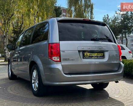 Серый Додж Гранд Караван, объемом двигателя 3.61 л и пробегом 140 тыс. км за 16500 $, фото 4 на Automoto.ua