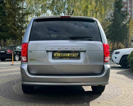 Серый Додж Гранд Караван, объемом двигателя 3.6 л и пробегом 140 тыс. км за 16500 $, фото 5 на Automoto.ua