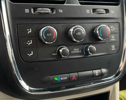 Серый Додж Гранд Караван, объемом двигателя 3.6 л и пробегом 140 тыс. км за 16500 $, фото 14 на Automoto.ua