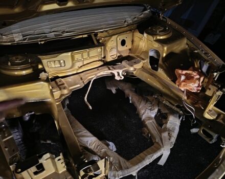 Желтый Додж Интрепид, объемом двигателя 0 л и пробегом 250 тыс. км за 650 $, фото 1 на Automoto.ua