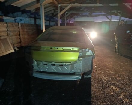 Желтый Додж Интрепид, объемом двигателя 0 л и пробегом 250 тыс. км за 650 $, фото 1 на Automoto.ua