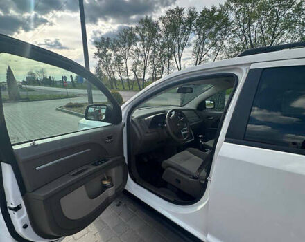 Белый Додж Джорни, объемом двигателя 2 л и пробегом 200 тыс. км за 7600 $, фото 7 на Automoto.ua