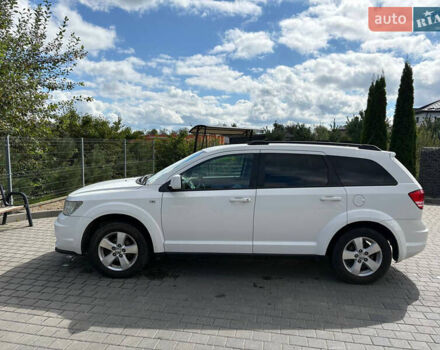 Белый Додж Джорни, объемом двигателя 2 л и пробегом 200 тыс. км за 7600 $, фото 2 на Automoto.ua