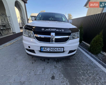 Белый Додж Джорни, объемом двигателя 2 л и пробегом 340 тыс. км за 8900 $, фото 1 на Automoto.ua
