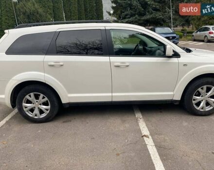 Белый Додж Джорни, объемом двигателя 2 л и пробегом 248 тыс. км за 8300 $, фото 4 на Automoto.ua