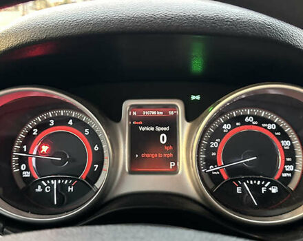 Белый Додж Джорни, объемом двигателя 2.36 л и пробегом 310 тыс. км за 9000 $, фото 9 на Automoto.ua