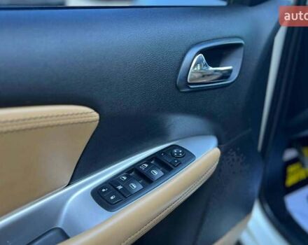 Білий Додж Джорні, об'ємом двигуна 2.36 л та пробігом 161 тис. км за 10990 $, фото 7 на Automoto.ua