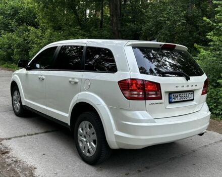 Белый Додж Джорни, объемом двигателя 2.4 л и пробегом 196 тыс. км за 9200 $, фото 4 на Automoto.ua