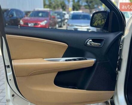 Білий Додж Джорні, об'ємом двигуна 2.36 л та пробігом 161 тис. км за 10990 $, фото 6 на Automoto.ua