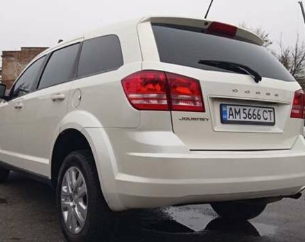 Белый Додж Джорни, объемом двигателя 2.36 л и пробегом 202 тыс. км за 8400 $, фото 2 на Automoto.ua