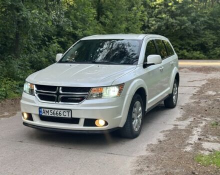 Белый Додж Джорни, объемом двигателя 2.4 л и пробегом 196 тыс. км за 9200 $, фото 1 на Automoto.ua