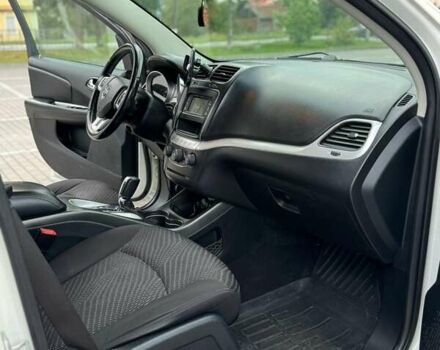 Белый Додж Джорни, объемом двигателя 2.36 л и пробегом 213 тыс. км за 9300 $, фото 2 на Automoto.ua