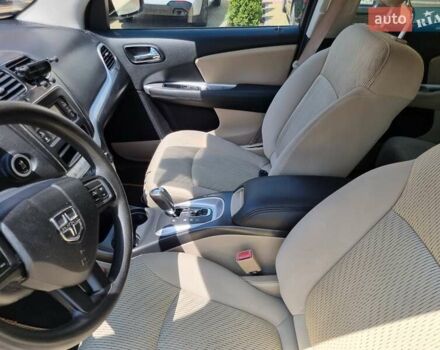 Белый Додж Джорни, объемом двигателя 2.36 л и пробегом 184 тыс. км за 11200 $, фото 7 на Automoto.ua