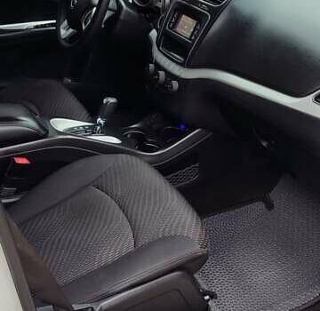 Белый Додж Джорни, объемом двигателя 2.36 л и пробегом 204 тыс. км за 10000 $, фото 13 на Automoto.ua