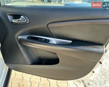 Білий Додж Джорні, об'ємом двигуна 3.6 л та пробігом 211 тис. км за 12000 $, фото 11 на Automoto.ua