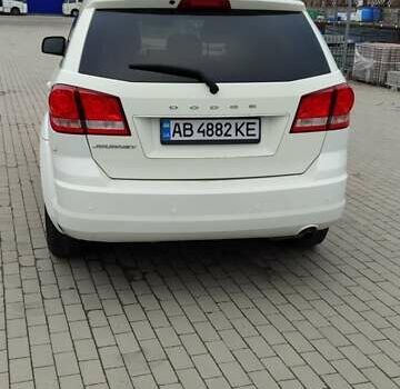 Белый Додж Джорни, объемом двигателя 2.36 л и пробегом 204 тыс. км за 10000 $, фото 6 на Automoto.ua