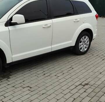 Белый Додж Джорни, объемом двигателя 2.36 л и пробегом 204 тыс. км за 10000 $, фото 3 на Automoto.ua