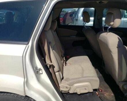 Белый Додж Джорни, объемом двигателя 2.4 л и пробегом 250 тыс. км за 3200 $, фото 2 на Automoto.ua