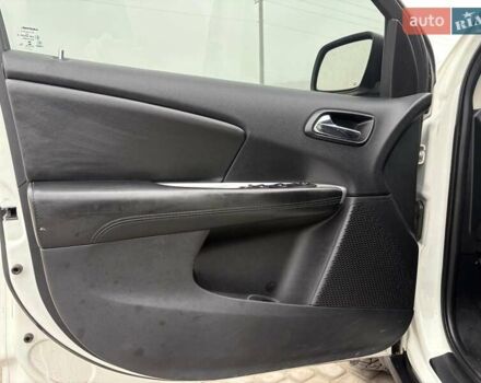 Білий Додж Джорні, об'ємом двигуна 2.4 л та пробігом 121 тис. км за 10290 $, фото 13 на Automoto.ua