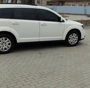 Белый Додж Джорни, объемом двигателя 2.36 л и пробегом 204 тыс. км за 10000 $, фото 5 на Automoto.ua