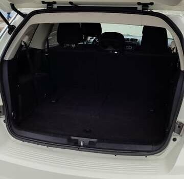 Белый Додж Джорни, объемом двигателя 2.36 л и пробегом 204 тыс. км за 10000 $, фото 8 на Automoto.ua