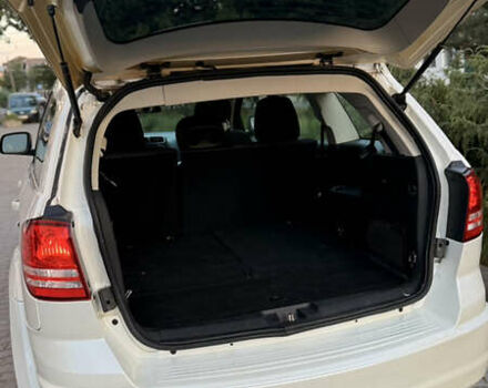 Белый Додж Джорни, объемом двигателя 3.6 л и пробегом 179 тыс. км за 10450 $, фото 5 на Automoto.ua