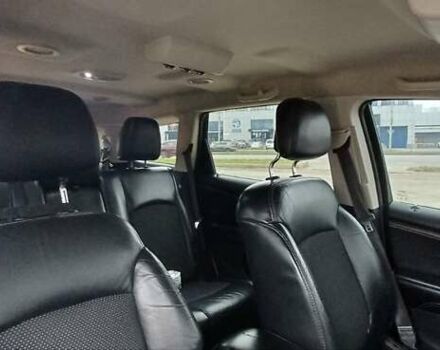 Белый Додж Джорни, объемом двигателя 3.6 л и пробегом 180 тыс. км за 12200 $, фото 3 на Automoto.ua