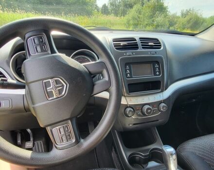 Белый Додж Джорни, объемом двигателя 2 л и пробегом 206 тыс. км за 9000 $, фото 12 на Automoto.ua