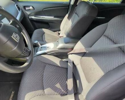 Белый Додж Джорни, объемом двигателя 2.36 л и пробегом 170 тыс. км за 9000 $, фото 7 на Automoto.ua