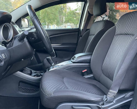 Белый Додж Джорни, объемом двигателя 2.4 л и пробегом 58 тыс. км за 10999 $, фото 10 на Automoto.ua