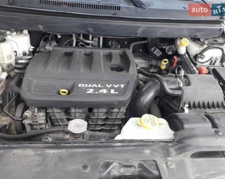 Белый Додж Джорни, объемом двигателя 2.4 л и пробегом 181 тыс. км за 11500 $, фото 5 на Automoto.ua