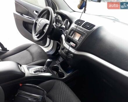 Белый Додж Джорни, объемом двигателя 2.4 л и пробегом 181 тыс. км за 11500 $, фото 1 на Automoto.ua