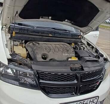 Белый Додж Джорни, объемом двигателя 3.6 л и пробегом 180 тыс. км за 12200 $, фото 6 на Automoto.ua