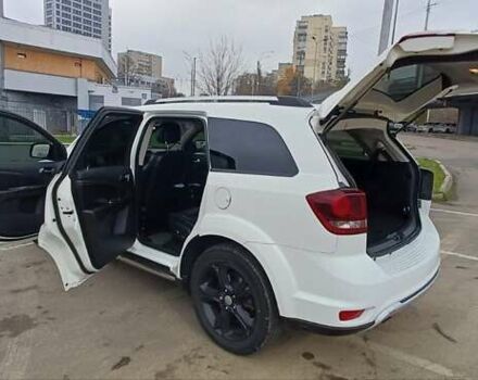 Белый Додж Джорни, объемом двигателя 3.6 л и пробегом 180 тыс. км за 12200 $, фото 2 на Automoto.ua