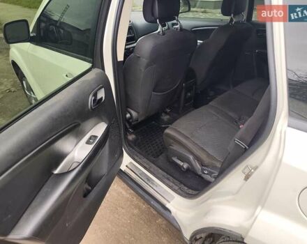 Белый Додж Джорни, объемом двигателя 2.36 л и пробегом 229 тыс. км за 10450 $, фото 3 на Automoto.ua