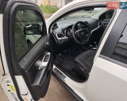 Белый Додж Джорни, объемом двигателя 2.36 л и пробегом 229 тыс. км за 10450 $, фото 2 на Automoto.ua