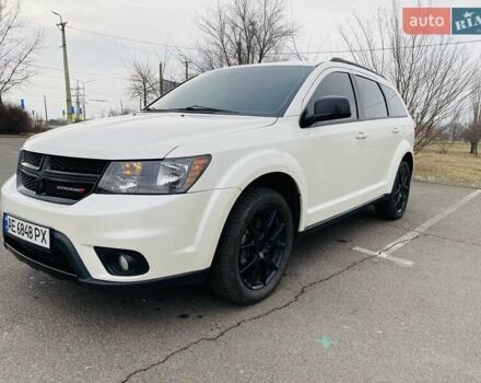 Белый Додж Джорни, объемом двигателя 2.4 л и пробегом 185 тыс. км за 12700 $, фото 2 на Automoto.ua