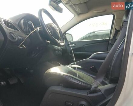 Белый Додж Джорни, объемом двигателя 2.36 л и пробегом 167 тыс. км за 1400 $, фото 6 на Automoto.ua