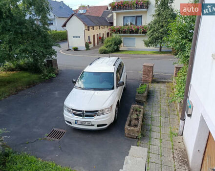 Белый Додж Джорни, объемом двигателя 2.36 л и пробегом 105 тыс. км за 11000 $, фото 5 на Automoto.ua