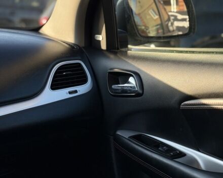 Белый Додж Джорни, объемом двигателя 3.6 л и пробегом 117 тыс. км за 13500 $, фото 7 на Automoto.ua