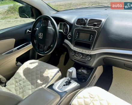 Додж Джорни 2016 в Валках на Automoto.ua Белый Додж Джорни, объемом двигателя 3.6 л и пробегом 128 тыс. км за 12900 $, фото 15 на Automoto.ua