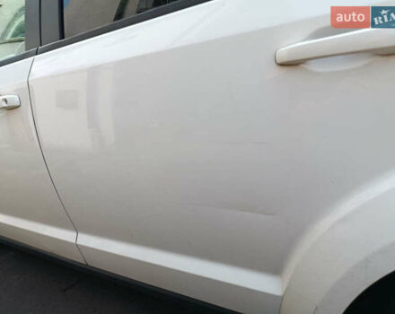 Белый Додж Джорни, объемом двигателя 2.36 л и пробегом 105 тыс. км за 11000 $, фото 2 на Automoto.ua