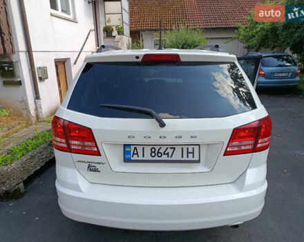 Белый Додж Джорни, объемом двигателя 2.36 л и пробегом 105 тыс. км за 11000 $, фото 1 на Automoto.ua